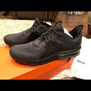 Men’s Nike Air Max Sequent 3/ brand new size 11.5